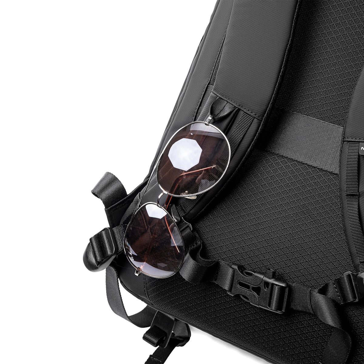 VaultCam: 17.3" Laptop Camera Backpack with Customizable Dividers for Creators