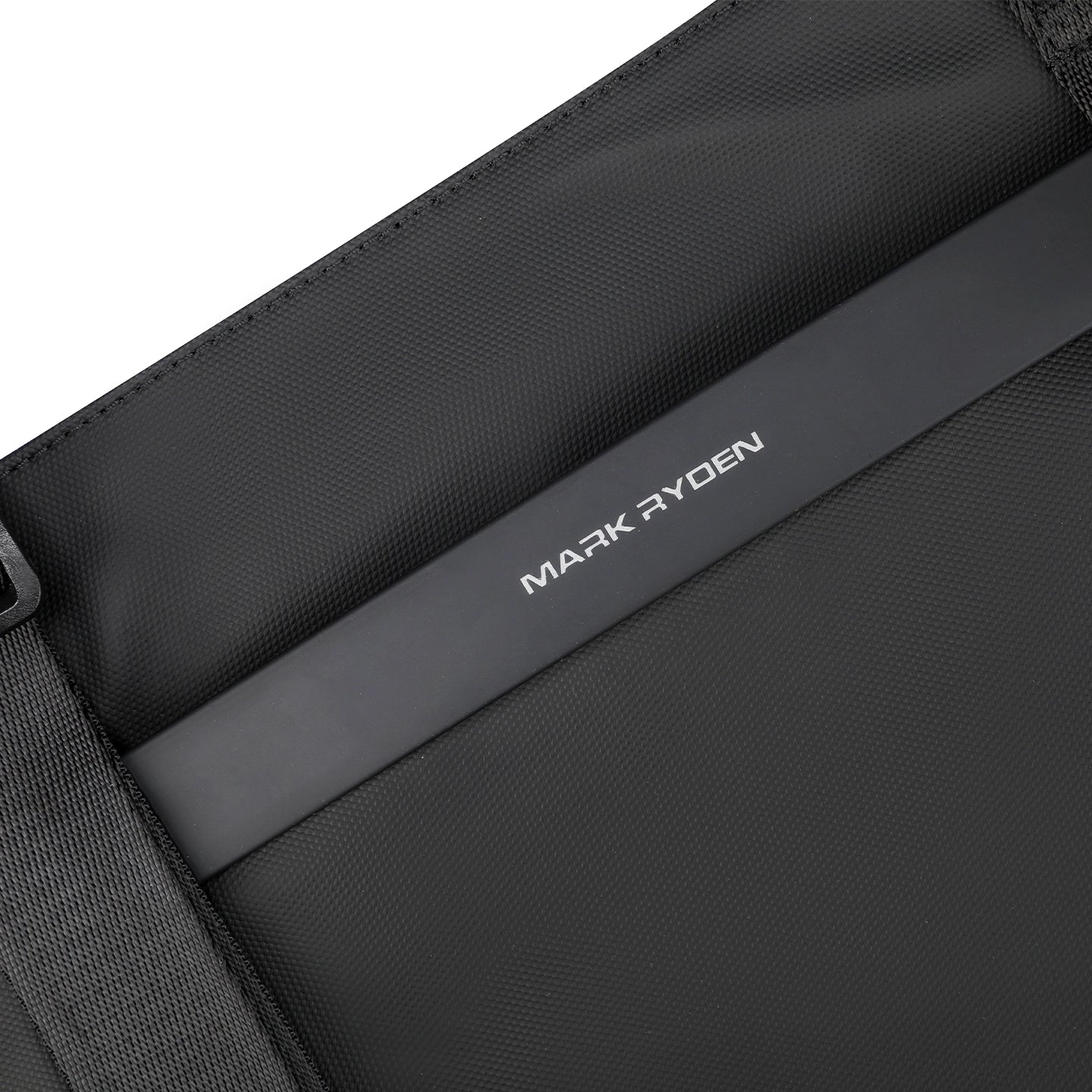 TechSafe: The multifunctional Messenger Bag with Simple Design