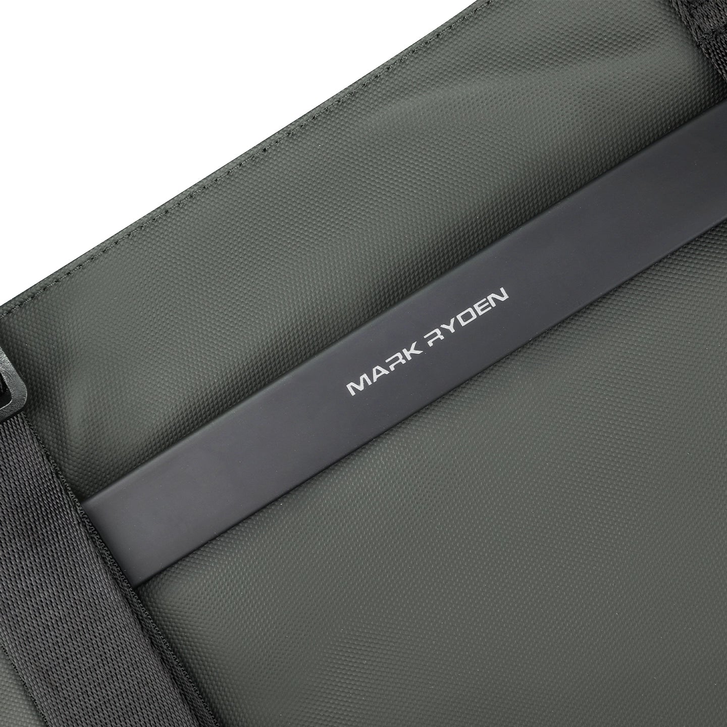 TechSafe: The multifunctional Messenger Bag with Simple Design