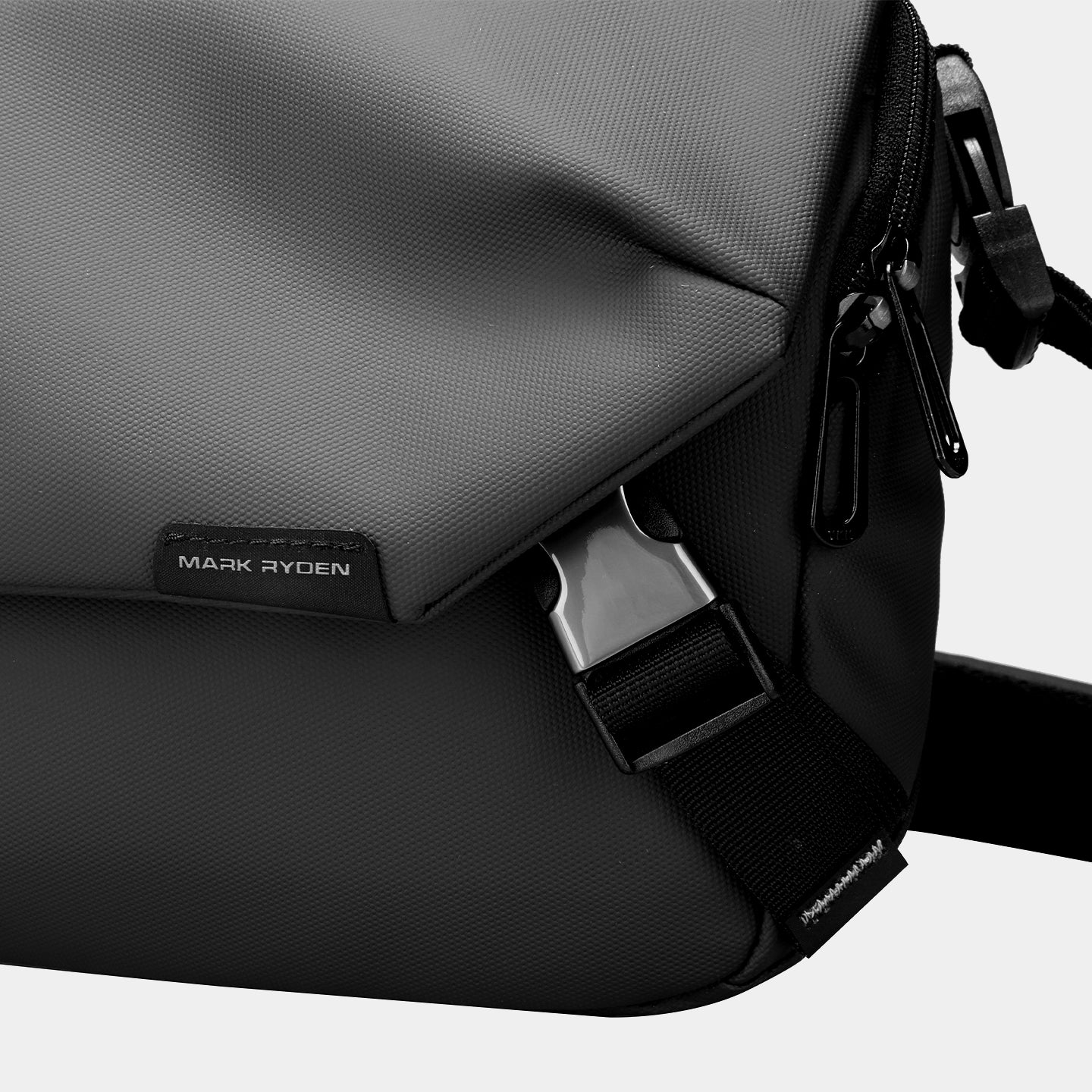 Harvey: Leather Waterproof Multifunction Messenger Bag