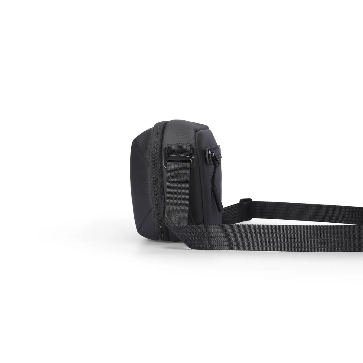 Oxford Voyager: Your Durable, Water-Resistant Companion for Every Day Life
