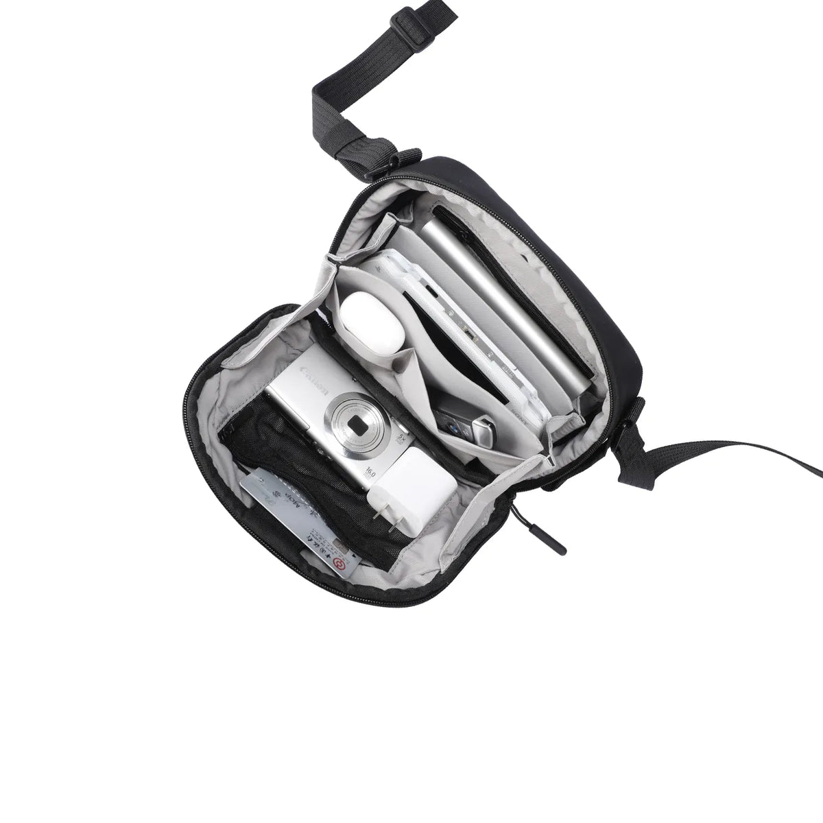 Oxford Voyager: Your Durable, Water-Resistant Companion for Every Day Life
