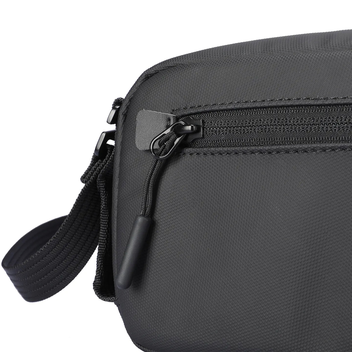 Oxford Voyager: Your Durable, Water-Resistant Companion for Every Day Life