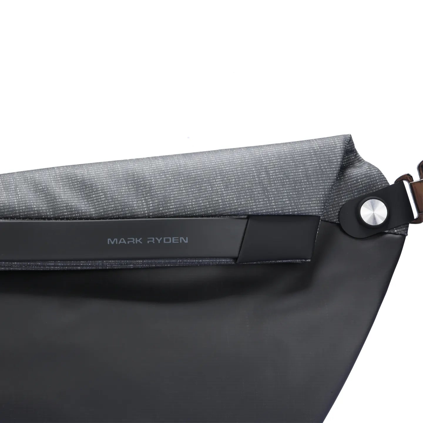 Pelmeen: Streamlined Design Style For Daily Traveling Chest Bag
