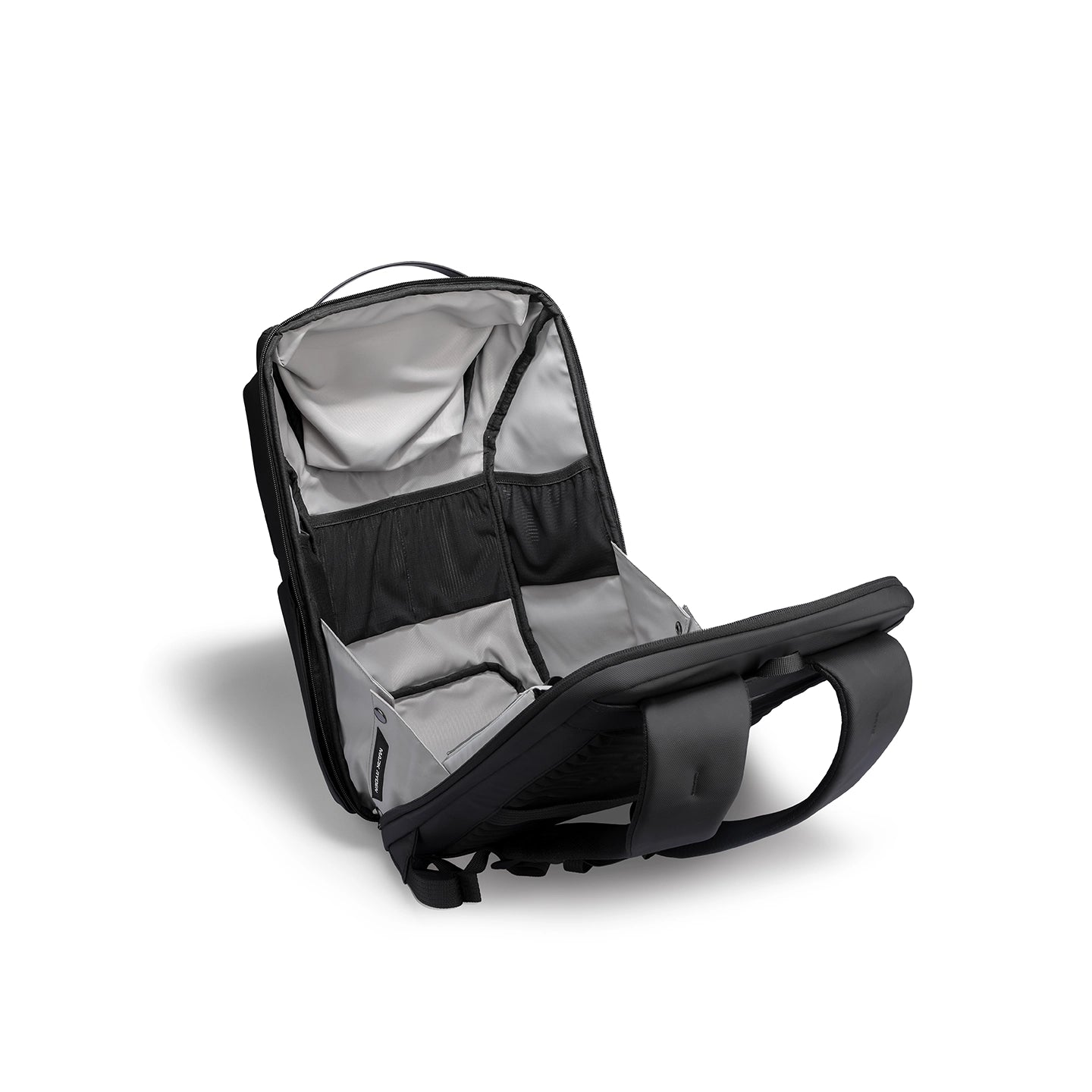 Polycom 2nd: Waterproof Backpack with Built-in USB for Travelling