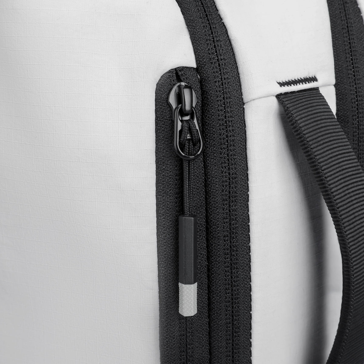 Summer Mist: Beat the Heat - Cool and Ultra-light Backpack for Every Adventure