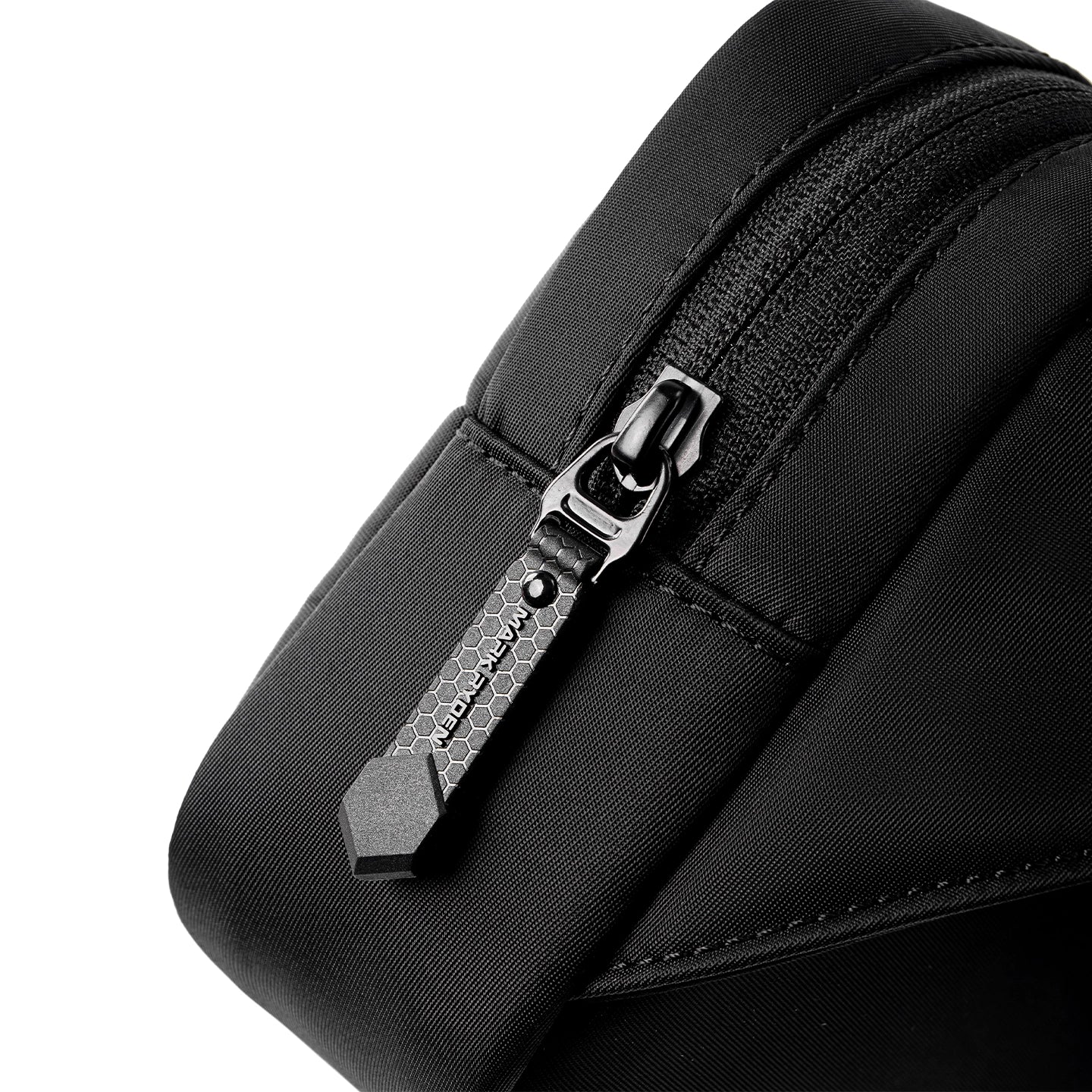 MetroCatch: 2L Sling Bag with Quick-Release Metal Buckle for City Explorers
