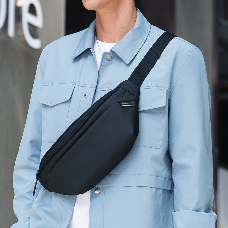 Mark Ryden Global black anti-theft daily crossbody bag model light blue jacket