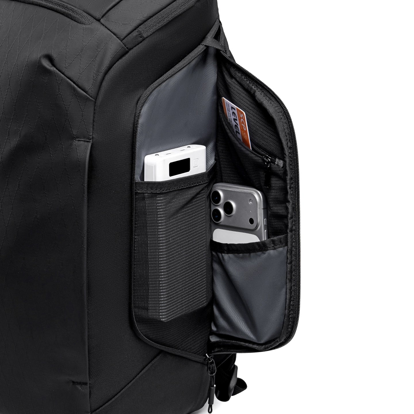 AeroLock: Lightweight Backpacks with Breathable Features for Commuters