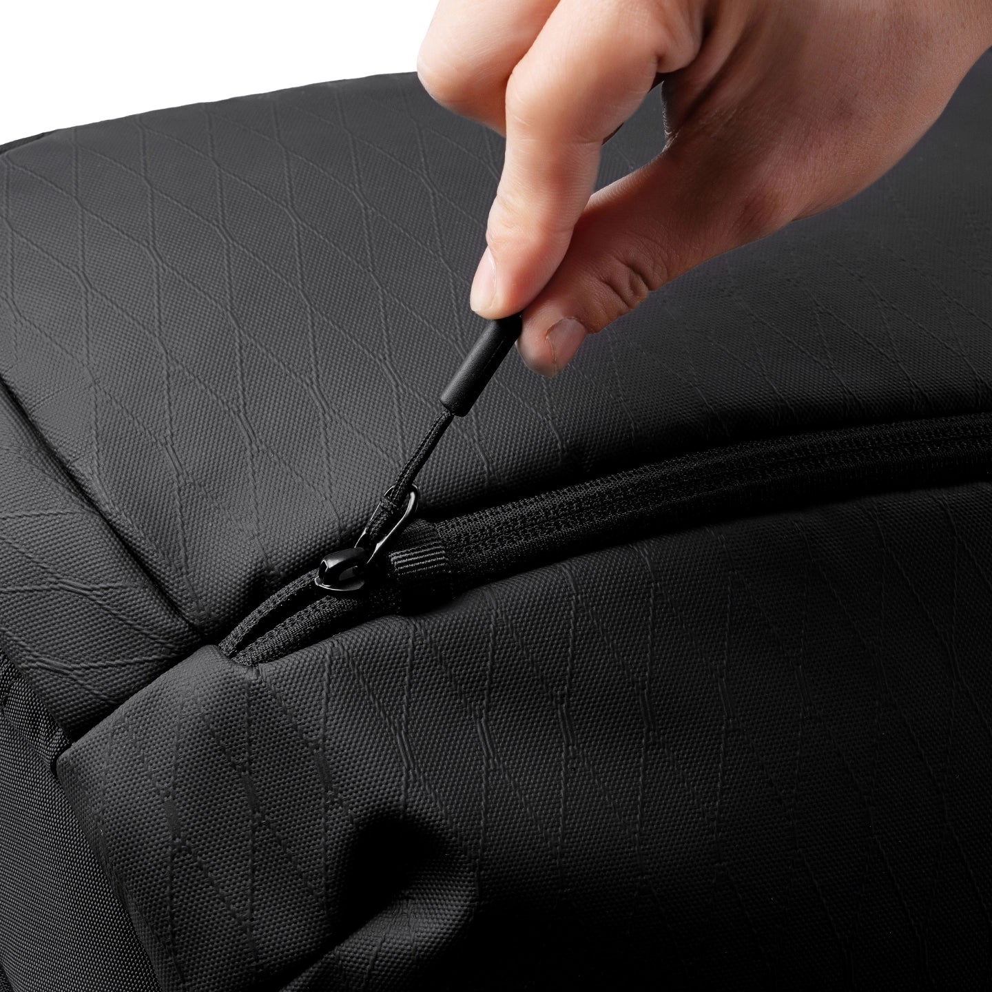 AeroLock: Lightweight Backpacks with Breathable Features for Commuters