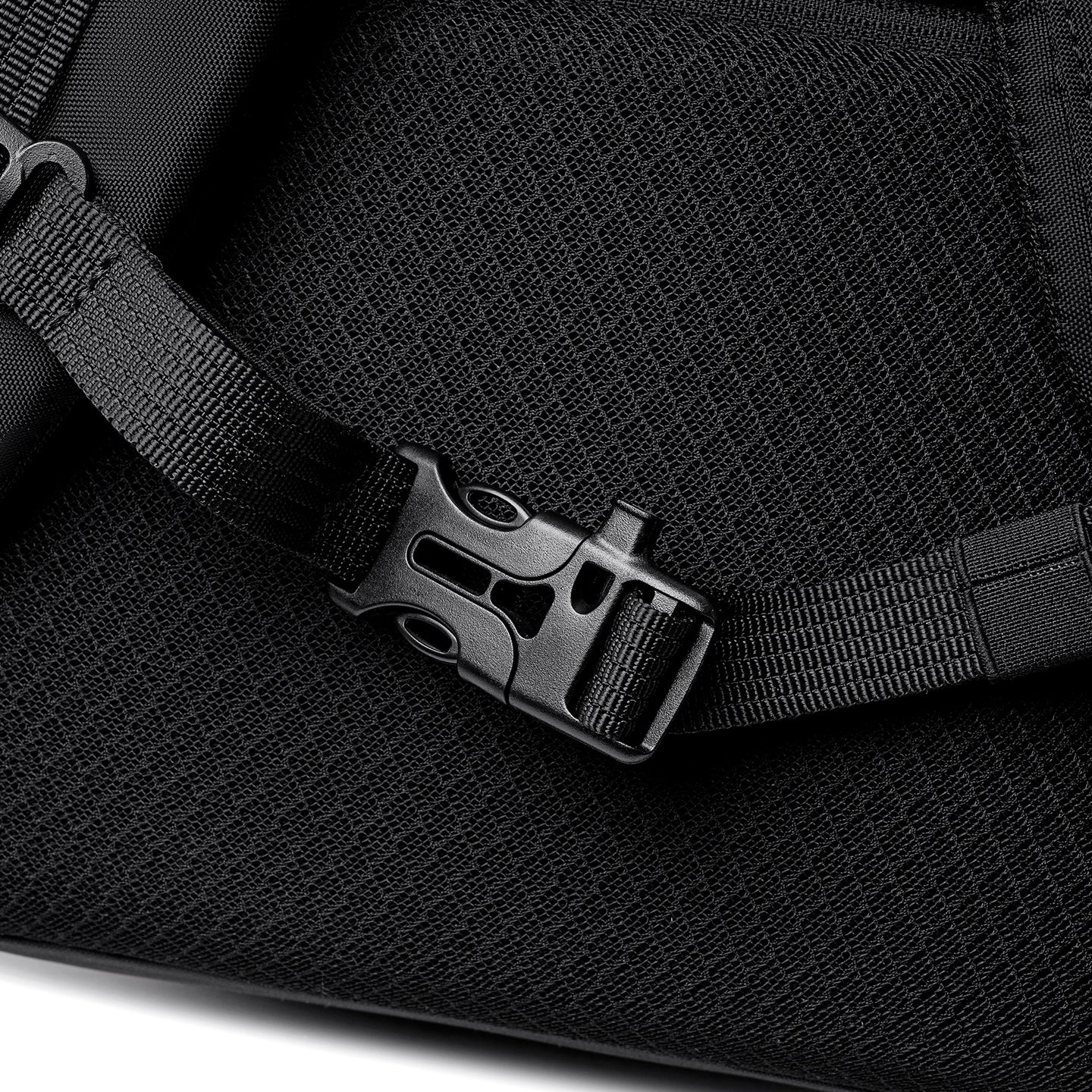 AeroLock: Lightweight Backpacks with Breathable Features for Commuters