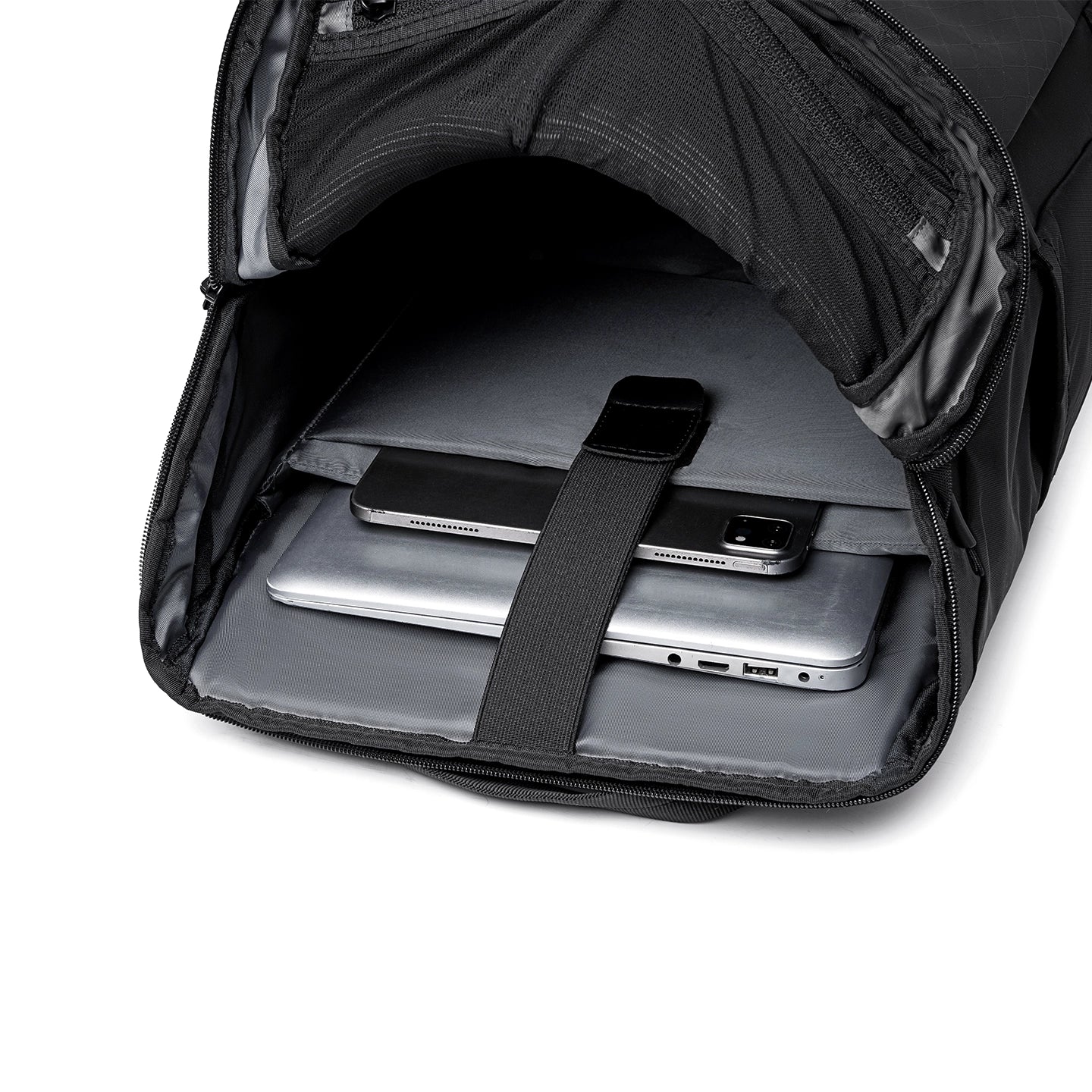 AeroLock: Lightweight Backpacks with Breathable Features for Commuters