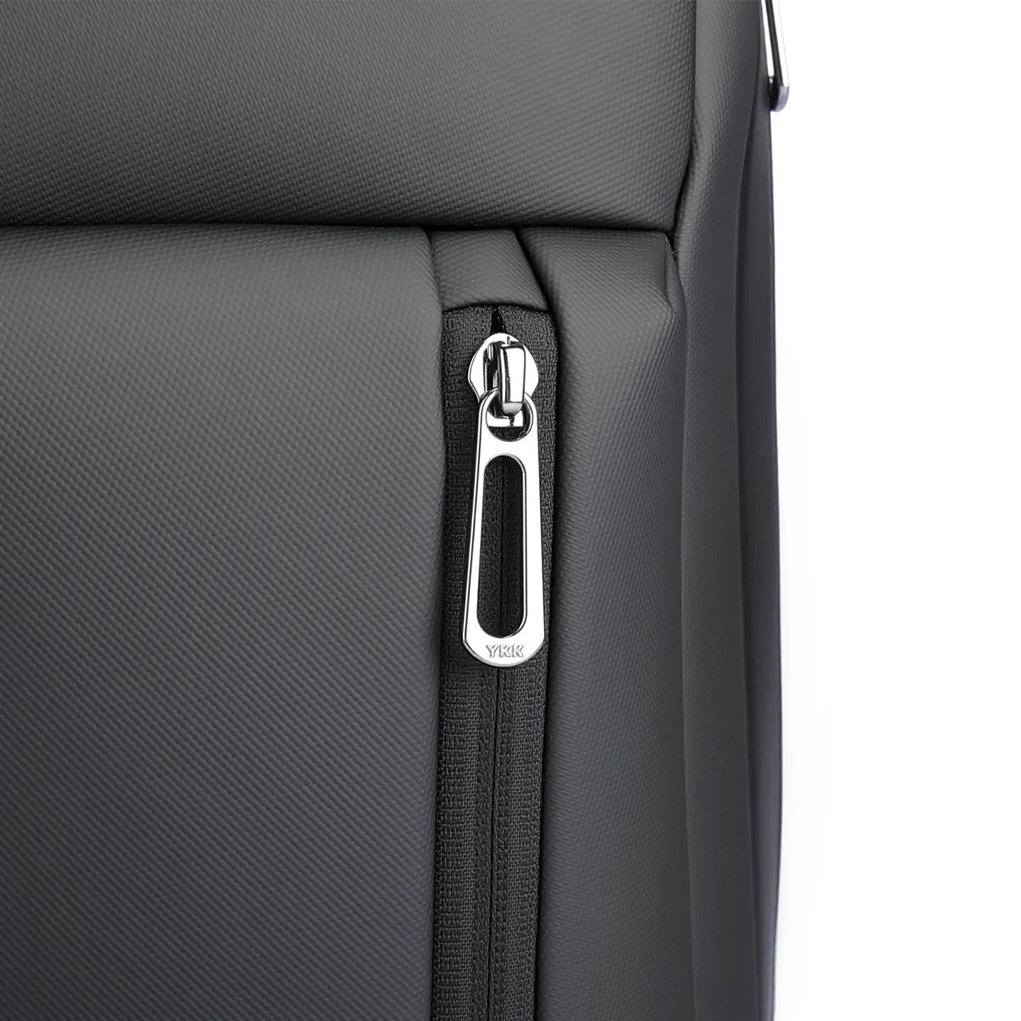 Colonne: High-capacity Urban Commuting Daily Crossbody Bag