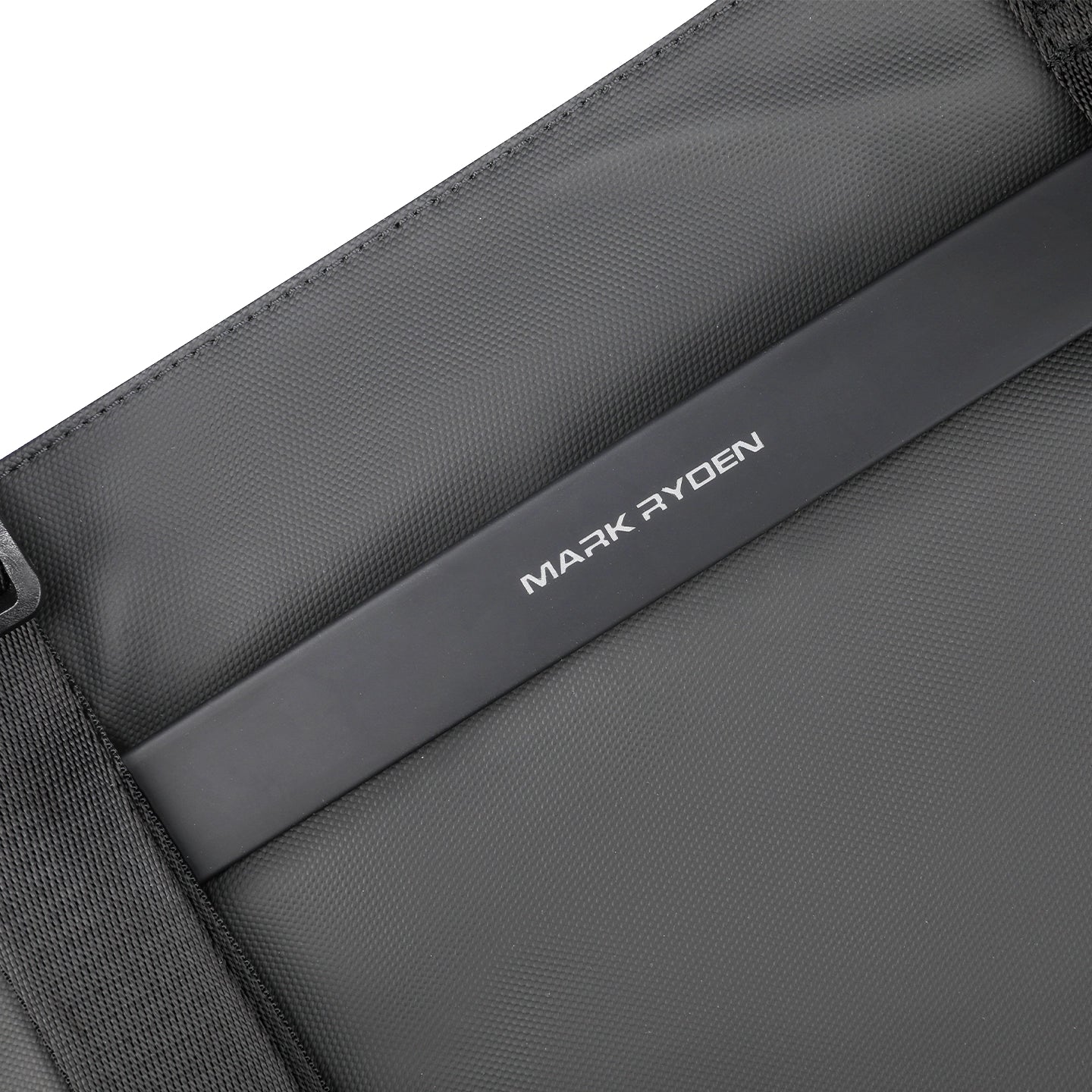 TechSafe: The multifunctional Messenger Bag with Simple Design