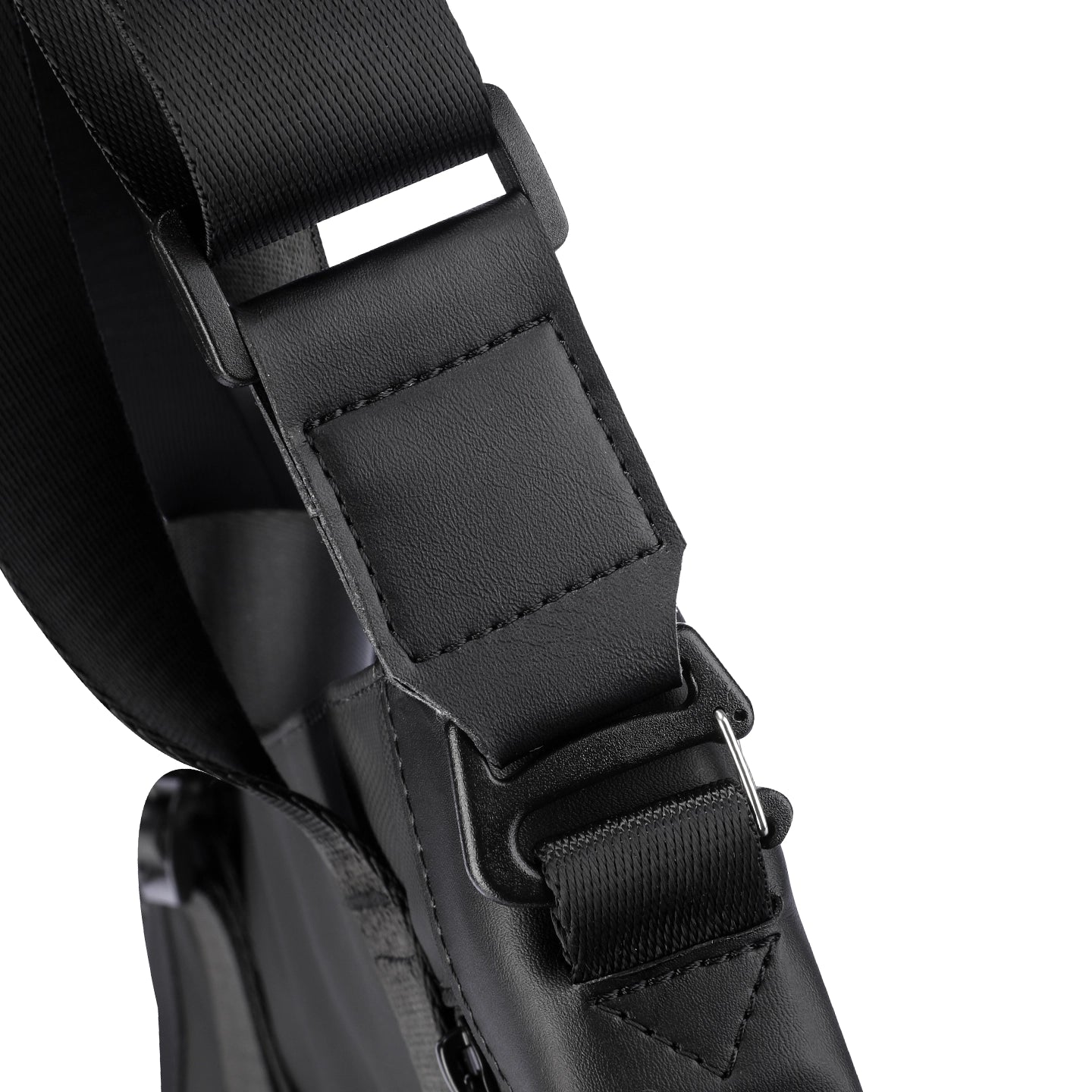 TechSafe: The multifunctional Messenger Bag with Simple Design