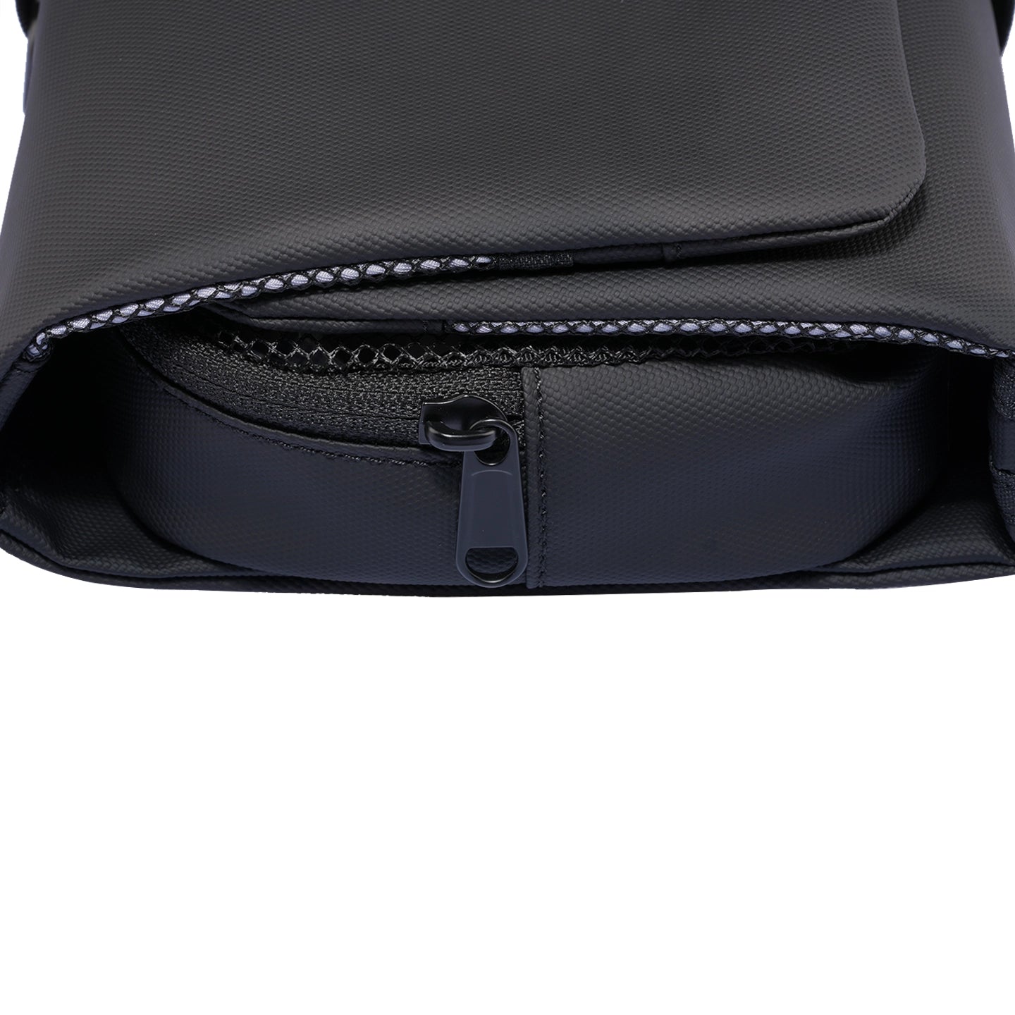 MagiClip: Wet-Dry Separate Toiletry Bag with Toothbrush Holder For Daily