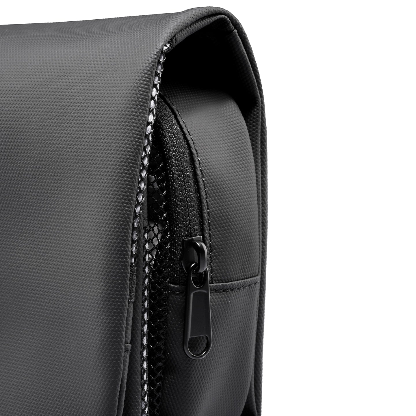 MagiClip: Wet-Dry Separate Toiletry Bag with Toothbrush Holder For Daily