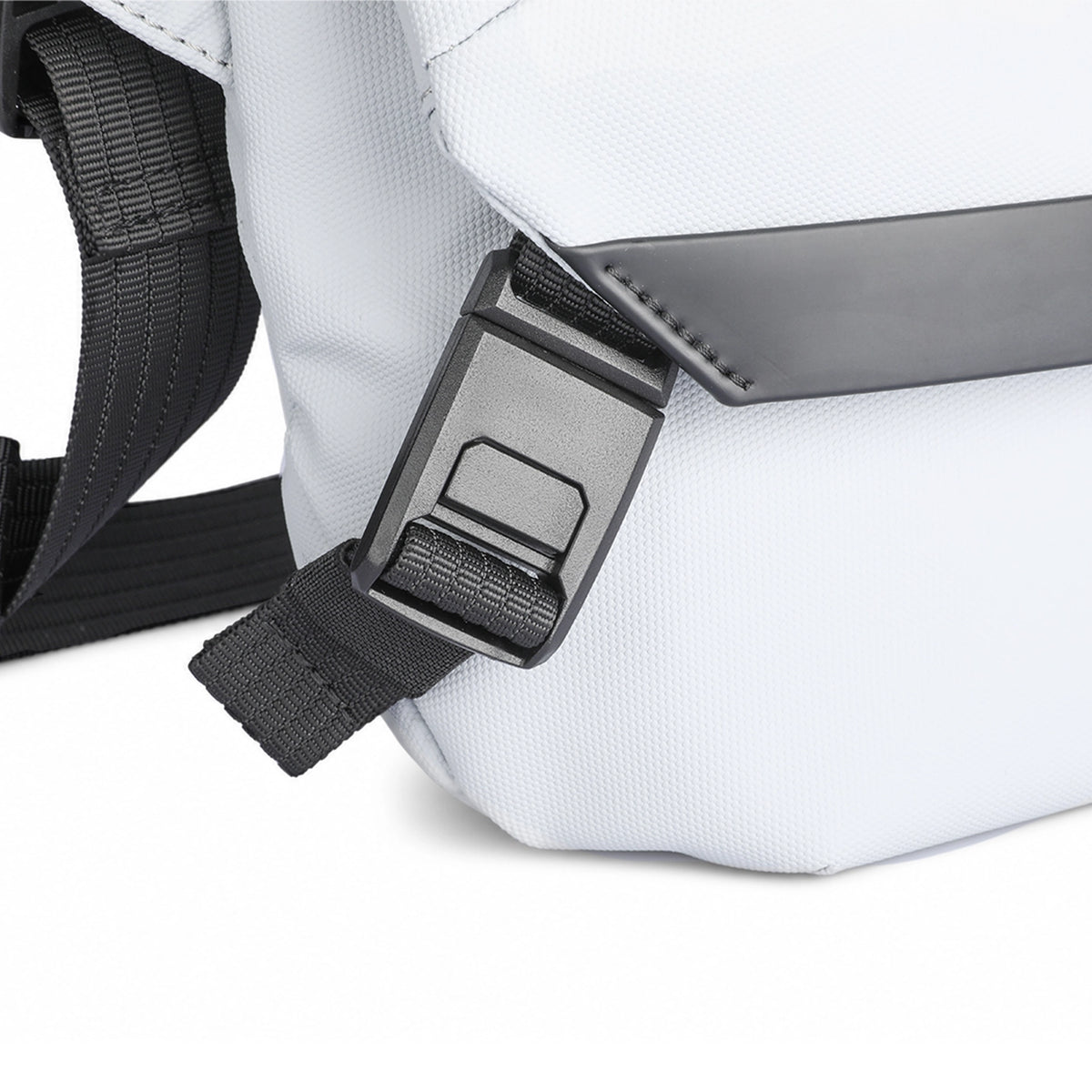 Mailman: Youthful Fashionable Snd Energetic Messenger Bags
