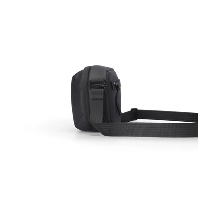 Oxford Voyager: Your Durable, Water-Resistant Companion for Every Day Life