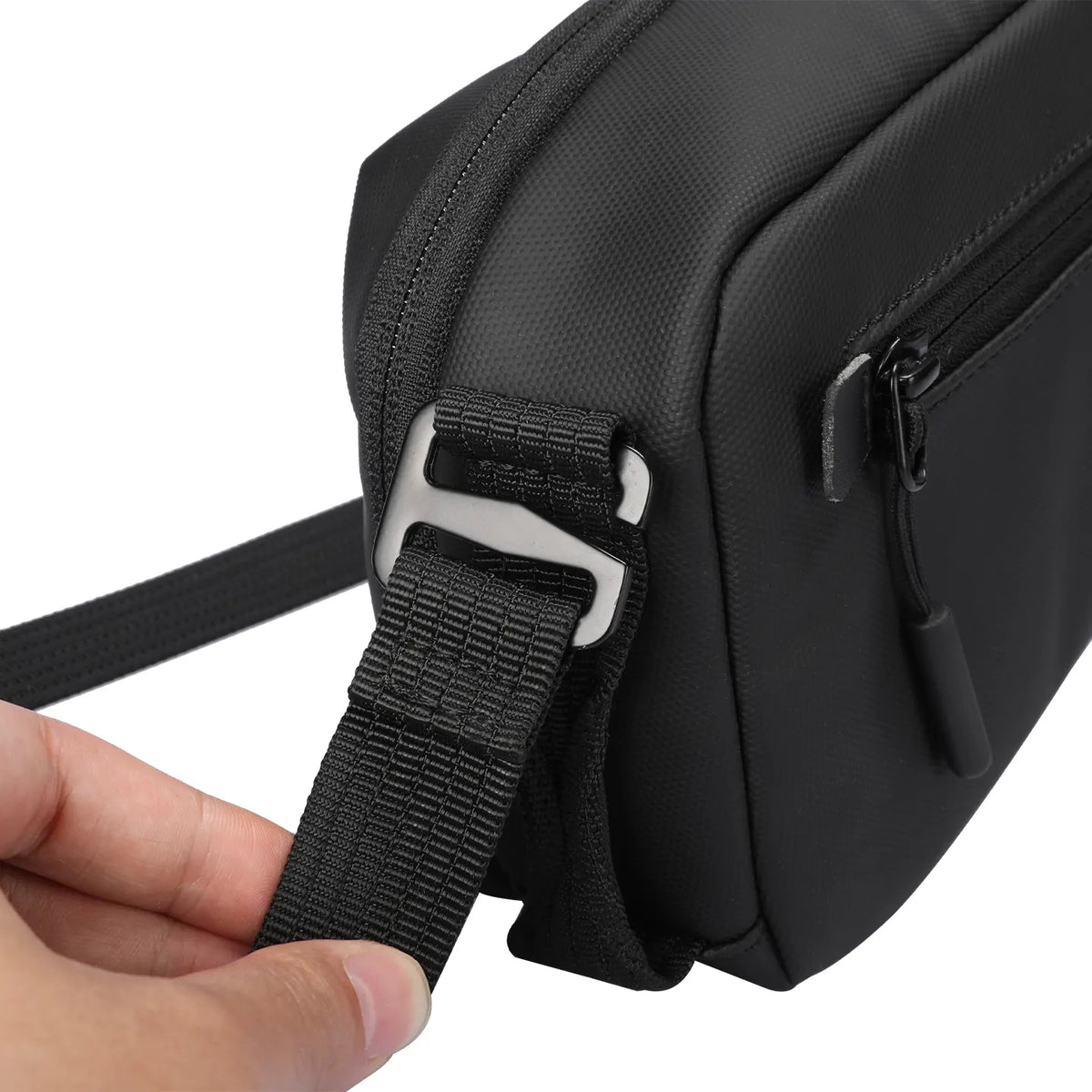 Oxford Voyager: Your Durable, Water-Resistant Companion for Every Day Life