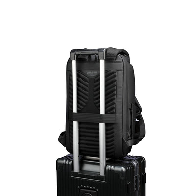 Polycom 2nd: Waterproof Backpack with Built-in USB for Travelling