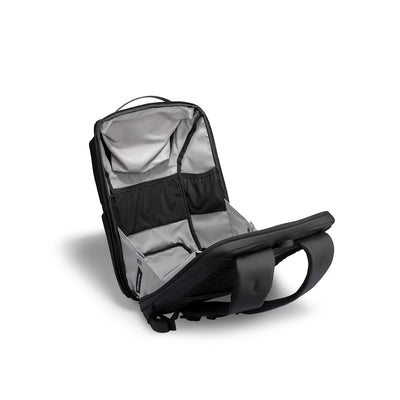 Polycom 2nd: Waterproof Backpack with Built-in USB for Travelling
