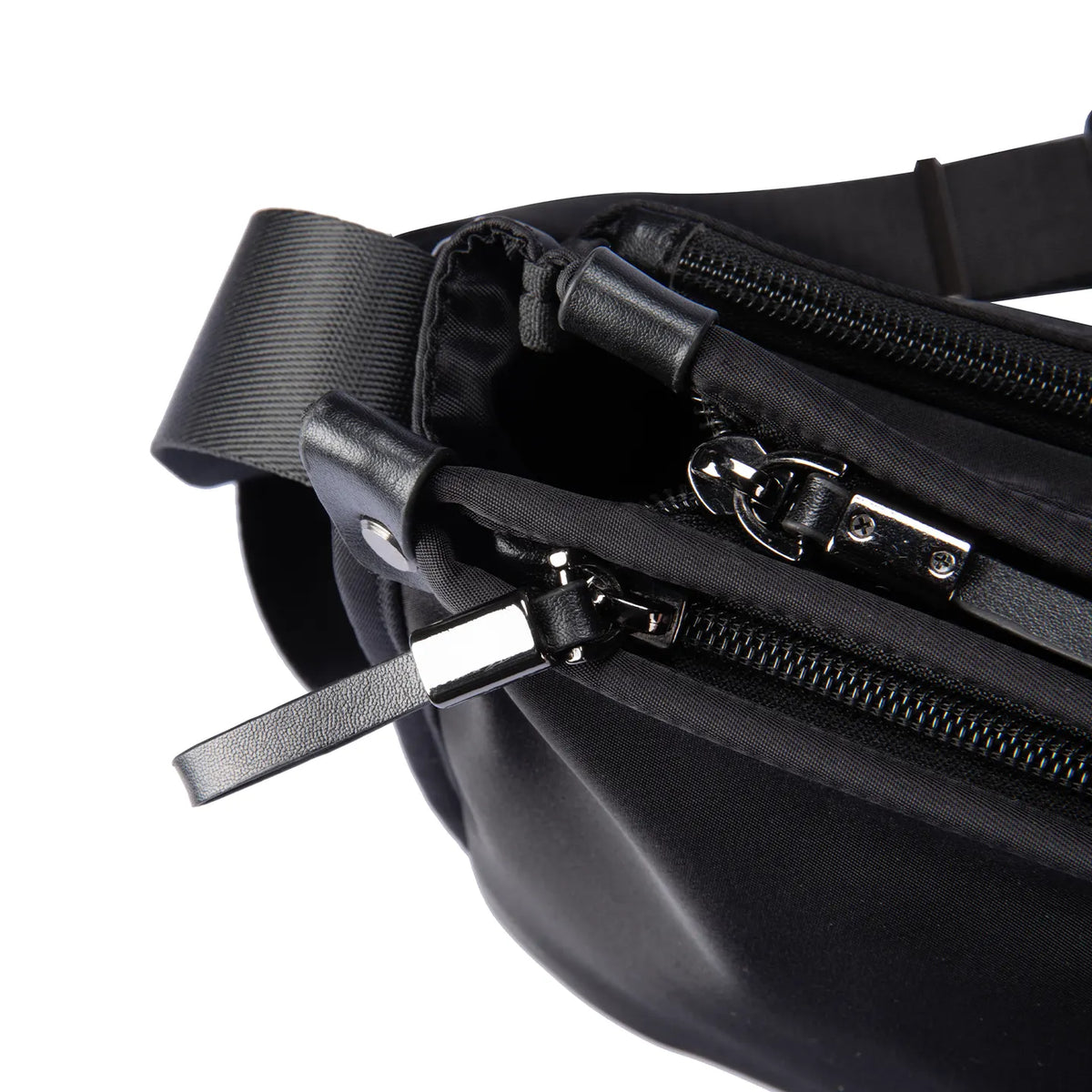 Urbanite X: Travel Messenger Bag Navigate the City in Style