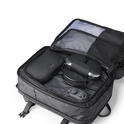 VacSpace Pro: Self-compressing Ziplock Bags Designed for Easy Organization of Clothing