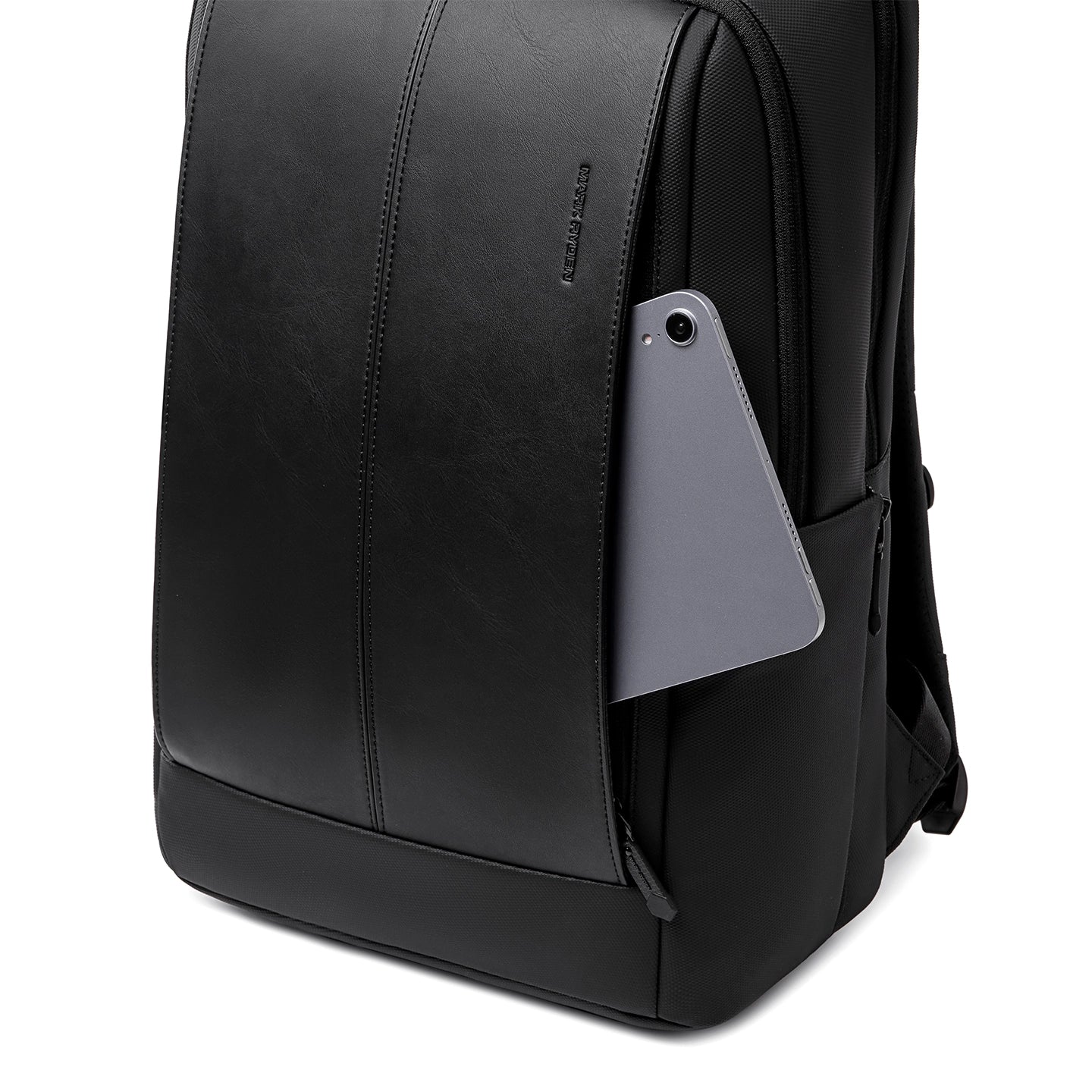 AeroBrief: 17L Business Laptop Backpack with 3D Breathable Back for Commuter