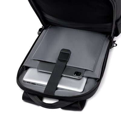 MARK RYDEN Globalist backpack interior - 180° clamshell opening with laptop/phone storage