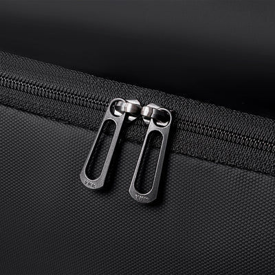 Compacto Pro Mark Ryden black backpack stainless steel zipper detail