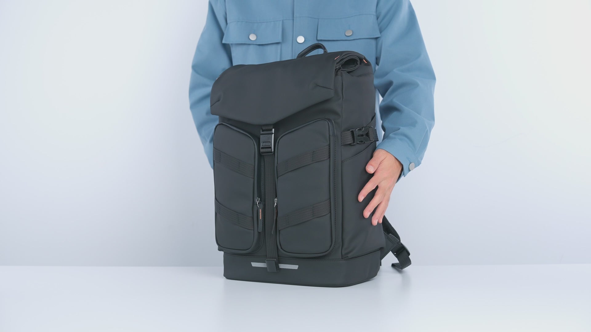 CapaFlex MR9779: Versatile 22L-29L Expandable Daily Backpack